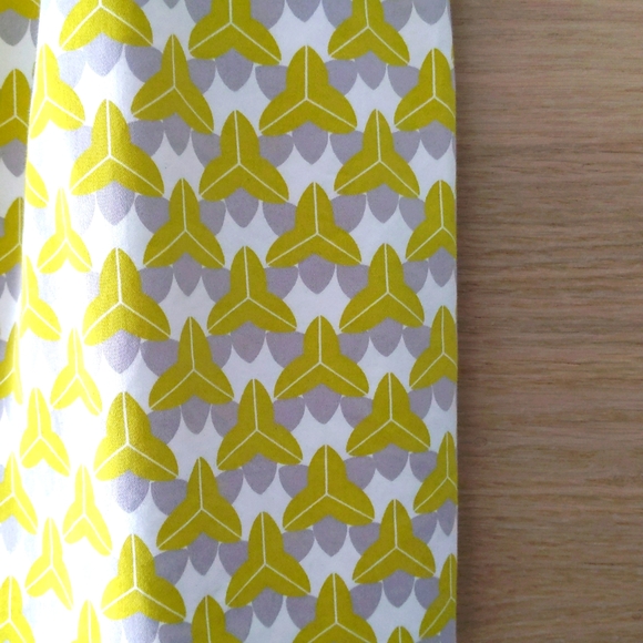 Banana Republic skirt, size 10, geometric pattern - Picture 3 of 6